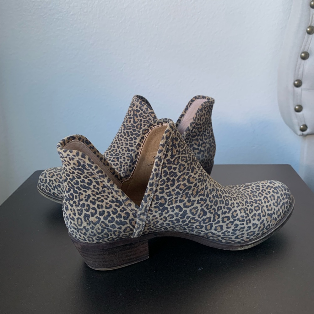 LUCKY BRAND WOMEN’S LEOPARD ANKLE BOOTS